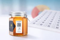 Honig im Glas mit QR-Code